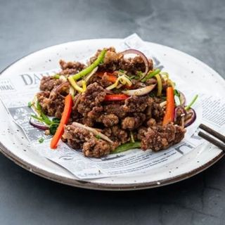 61. Ternera con verduras variadas