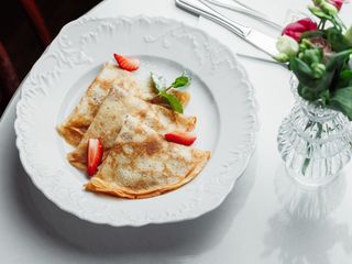 Млинці з яблуками і сезонними фруктами (медом) (280г)