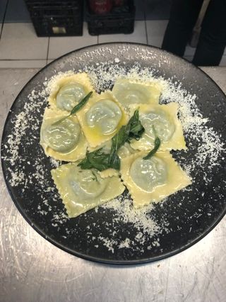 Ravioli Di Ricotta, spinaci e bietole In Burro E Salvia