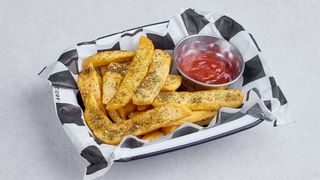 Frytki z za'atarem i ketchupem