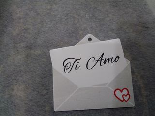 busta di materiale rigido con scritta no. 4