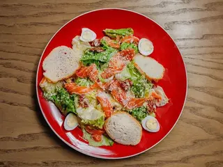Салат Цезар з лососем (230g)