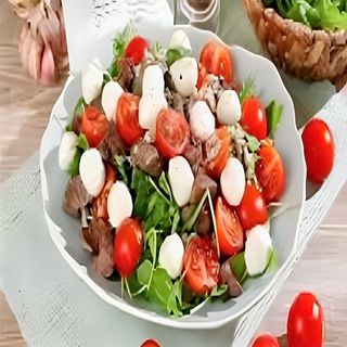 Пенне с томатами и  мини моцареллой