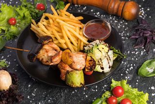 Frigărui de pui cu legume grill