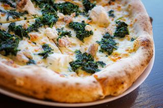 Pizza Spinachi cu carnati Ø 32cm