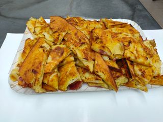 ½ cipolle ½ salsiccia e cipolle 60 cm - 6 persone