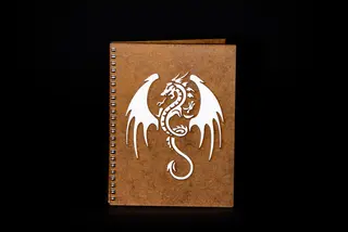 Agenda A5 din lemn cu dragon