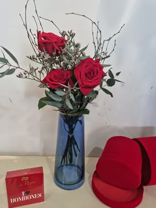 Ramo De 3 Rosas Rojas + Bombones
