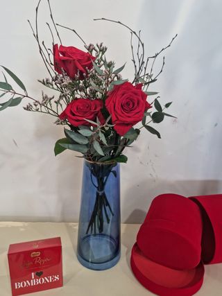 Ramo De 3 Rosas Rojas + Bombones