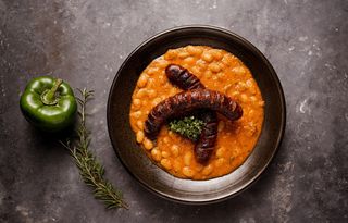 Fasole sârbească (iahnie) cu cârnați de mangaliță