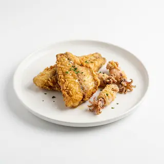 Pescado Con Calamares Pequeños