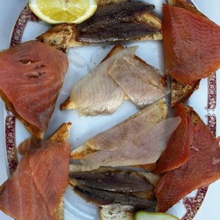 Surtido De Canapes Ahumados (Ración)