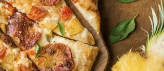 Pizza ananas e prosciutto cotto