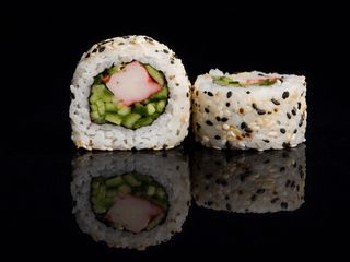 Kalifornia w sezamie z surimi (8 szt.) (280g)