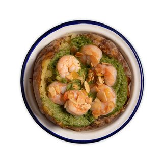 Gamberi*, crema di broccoli, olio al limone e mandorle tostate