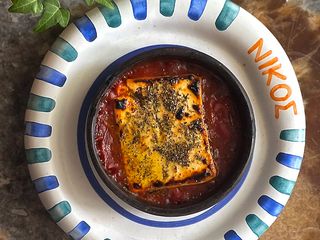 Грецька Фета Lykas, запечена в дровяній печі з томатами і баклажаном (180г)