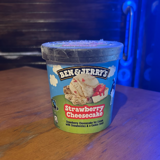 BEN&JERRY STRAWBERRY CHEESECAKE