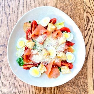 Салат Цезар з лососем 