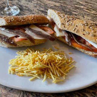 Bocadillo de filete de anchoa de Santoña