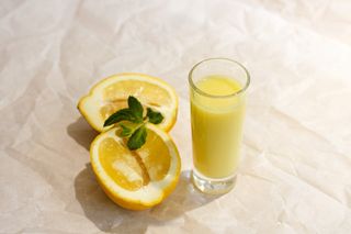 Shot din ghimbir cu lămâie