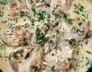 Sote de pui cu ciuperci