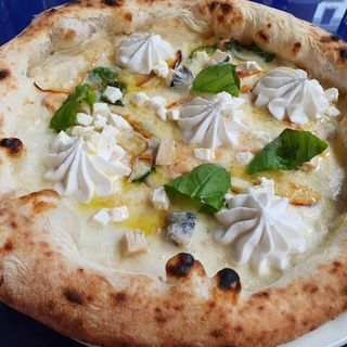  Pizza Four Cheese (Regular 31cm)