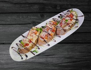 Брускети з томатами та пармезаном