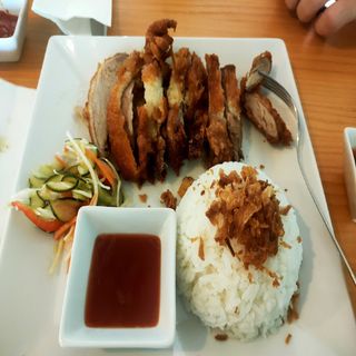 Bebek goreng / Pato Crujiente