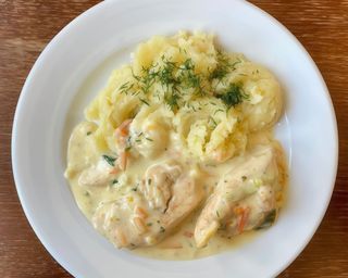 Polędwiczki Drobiowe w Sosie Śmietanowo - Warzywnym