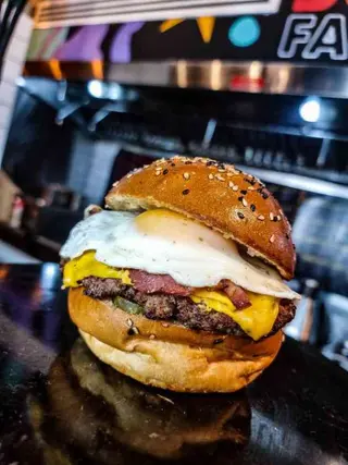 AMERICAN BACON AND EGG CHEESEBURGER 320GR