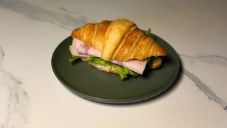 Круассан с индейкой
