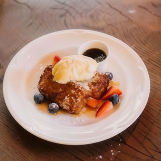 Torrijas de briox con crema montada