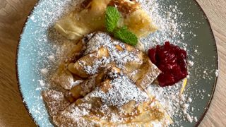 Nalesniki z wisnia i twarozkiem 2 szt.