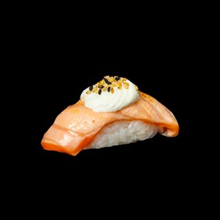 Nigiri Flambeado de Salmón y Queso cremoso