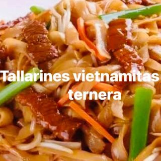 Tallarines vietnamitas con ternera