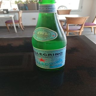 San Pellegrino (330 ml.)