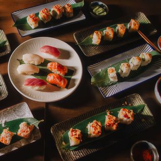 Sushi roll tuna trufa +Raibow