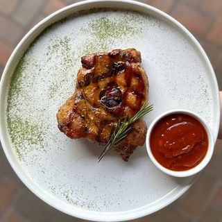 Стейк із свинячого ошийка з соусом до шашлику (190/30г)