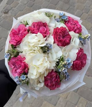 Букет міксований з троянд, гортензії та оксепиталуму
