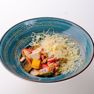 Фрикасе из курицы с шампиньонами и овощами