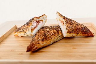 Trigon cu șuncă și cașcaval