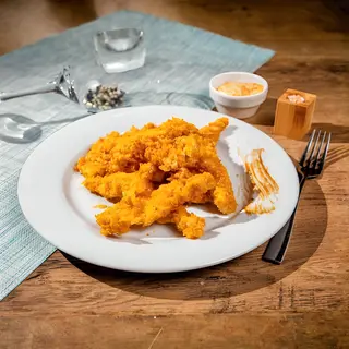 Crispy de pui cu cartofi prăjiți steakhouse