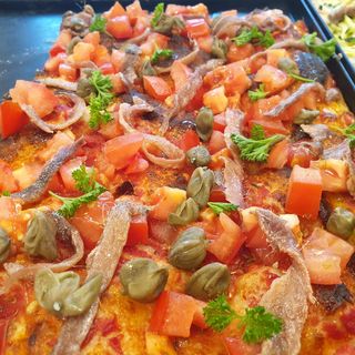 Pomodorini, acciughe e capperi