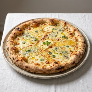 Pizza 4 Quesos (29 Cm. A 31 Cm. Aprox.)