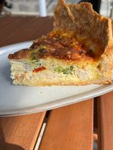 Quiche cu carne de pui și brocoli