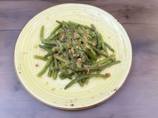 Шпарагова квасоля під фісташковою крихтою 150г