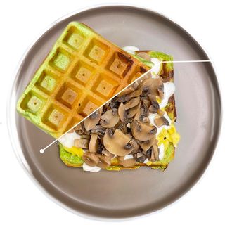 ისპანახის ვაფლი შამპინიონებით, ყველით, სოკოს სოუსით