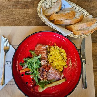 Tuna stek sa suzamom i soja sosom