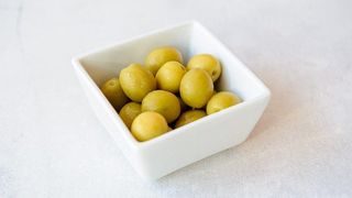 Oliwki zielone z papryczką pikantne z pestką - 50 g