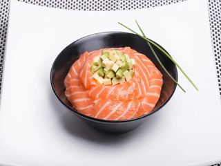 Chirashi Salmón y Aguacate